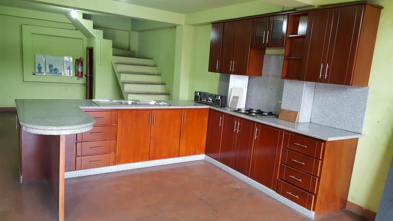 Cocina amplia con mesones